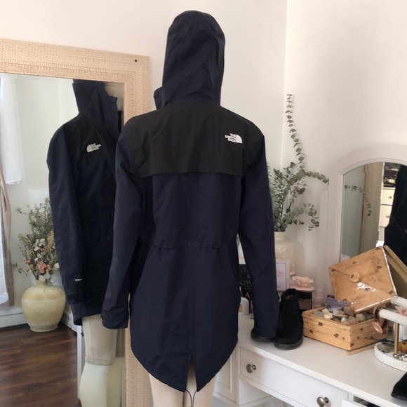 The North Face Windbreaker Jacket 🧥 - Picture 2 of 11
